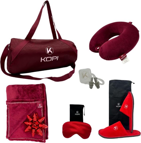 تقديم مجموعة السفر من كوفي - البطانية والوسادة. مجموعة السفر الأكثر تكاملاً وفخامة مع وسادة من الذاكرة الرغوية، وقناع نوم، والمزيد، بما في ذلك بطانية ناعمة مجانية، باللون الأحمر النبيذي. هدايا للنساء والرجال.